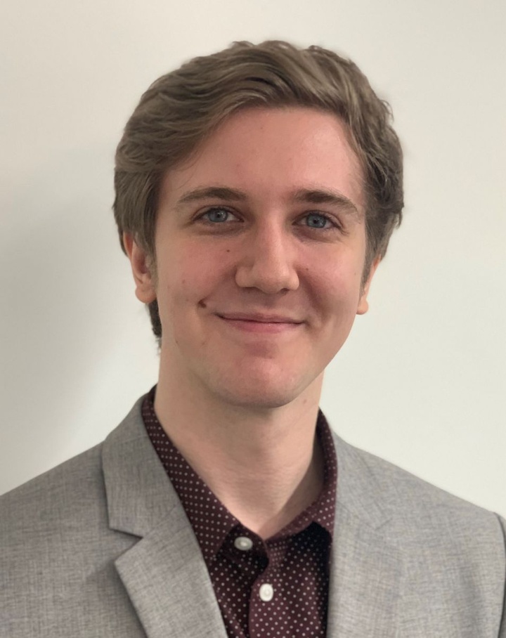 Portraitfoto von Pastoralreferent Lukas Lunk