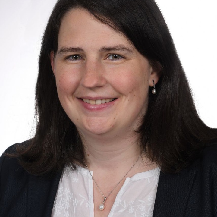 Portraitfoto von Pastoralreferentin Lisa Hippe