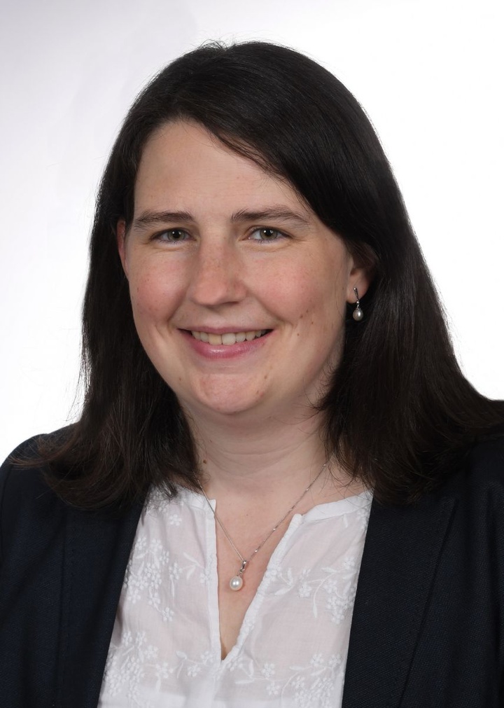Portraitfoto von Pastoralreferentin Lisa Hippe