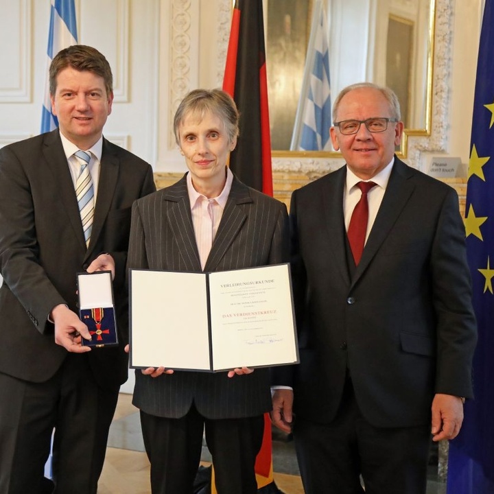 Pastoralreferentin Dr. Monika Berwanger bekam das Verdienstkreuz am Bande des Verdienstordens der Bundesrepublik Deutschland verliehen.